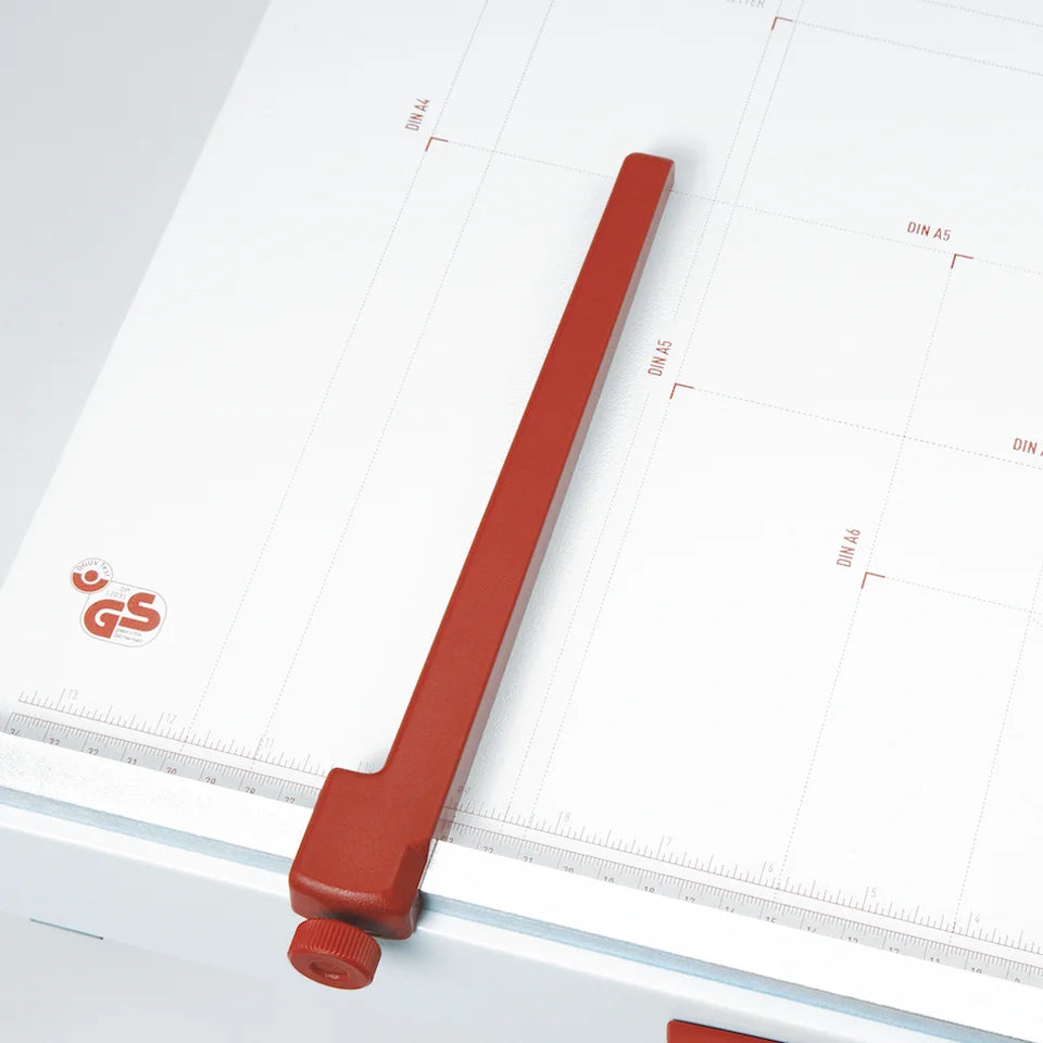 For accuracy lockable back gauge provides precise and consistent paper alignment for accurate and reliable cutting results
