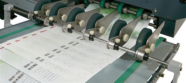 Horizon AFC-746F high-capacity delivery conveyor – efficient sheet output system with precision alignment for continuous, high-speed folding operations.