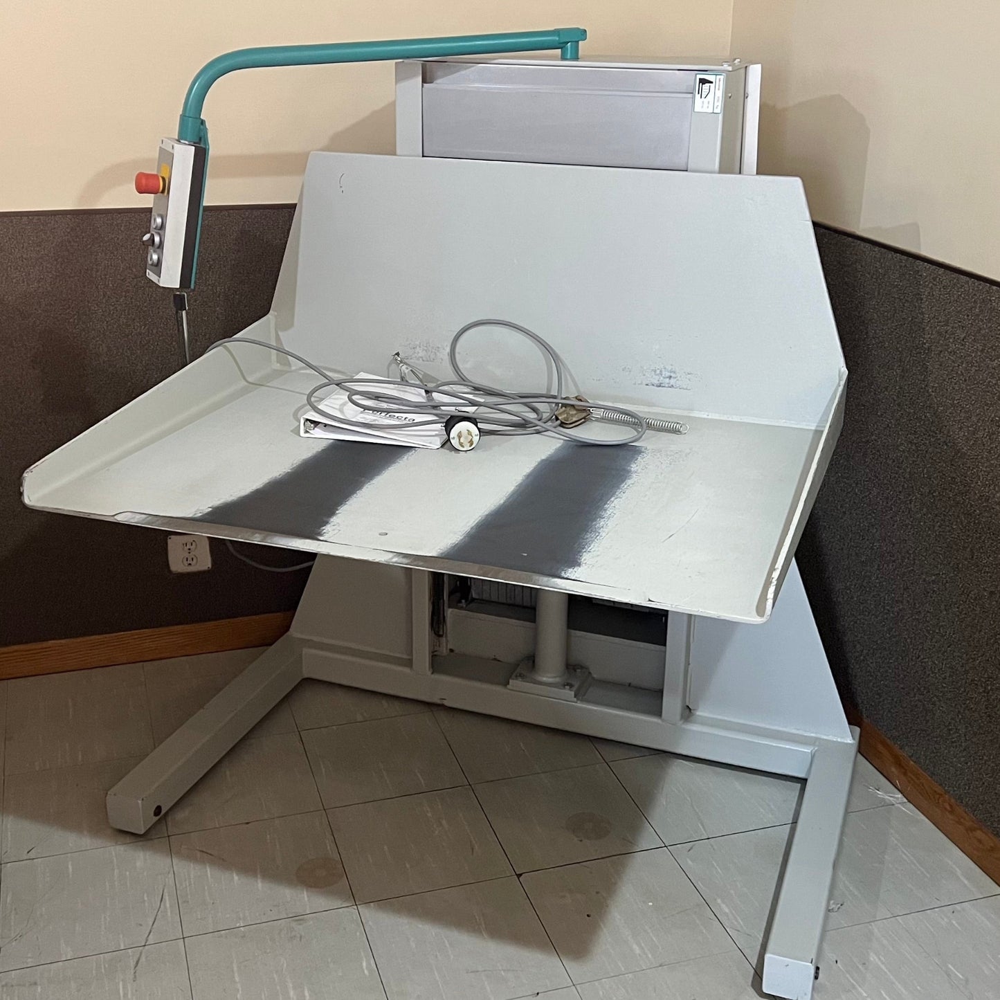 Used Perfecta Paper Lift