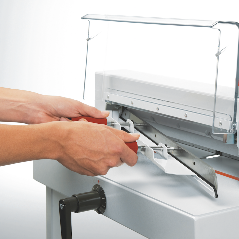 MBM Triumph 4305 Manual Tabletop Paper Cutter Knife Removal