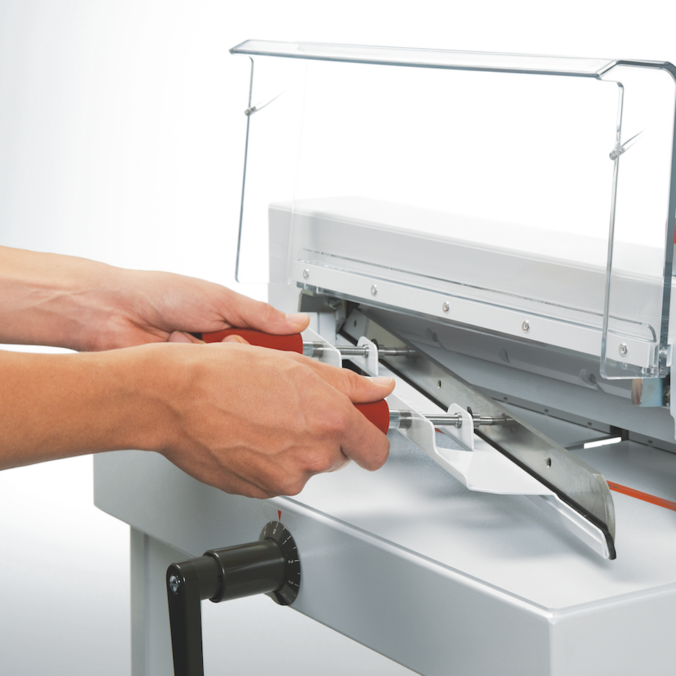 MBM Triumph 4305 Knife Removal